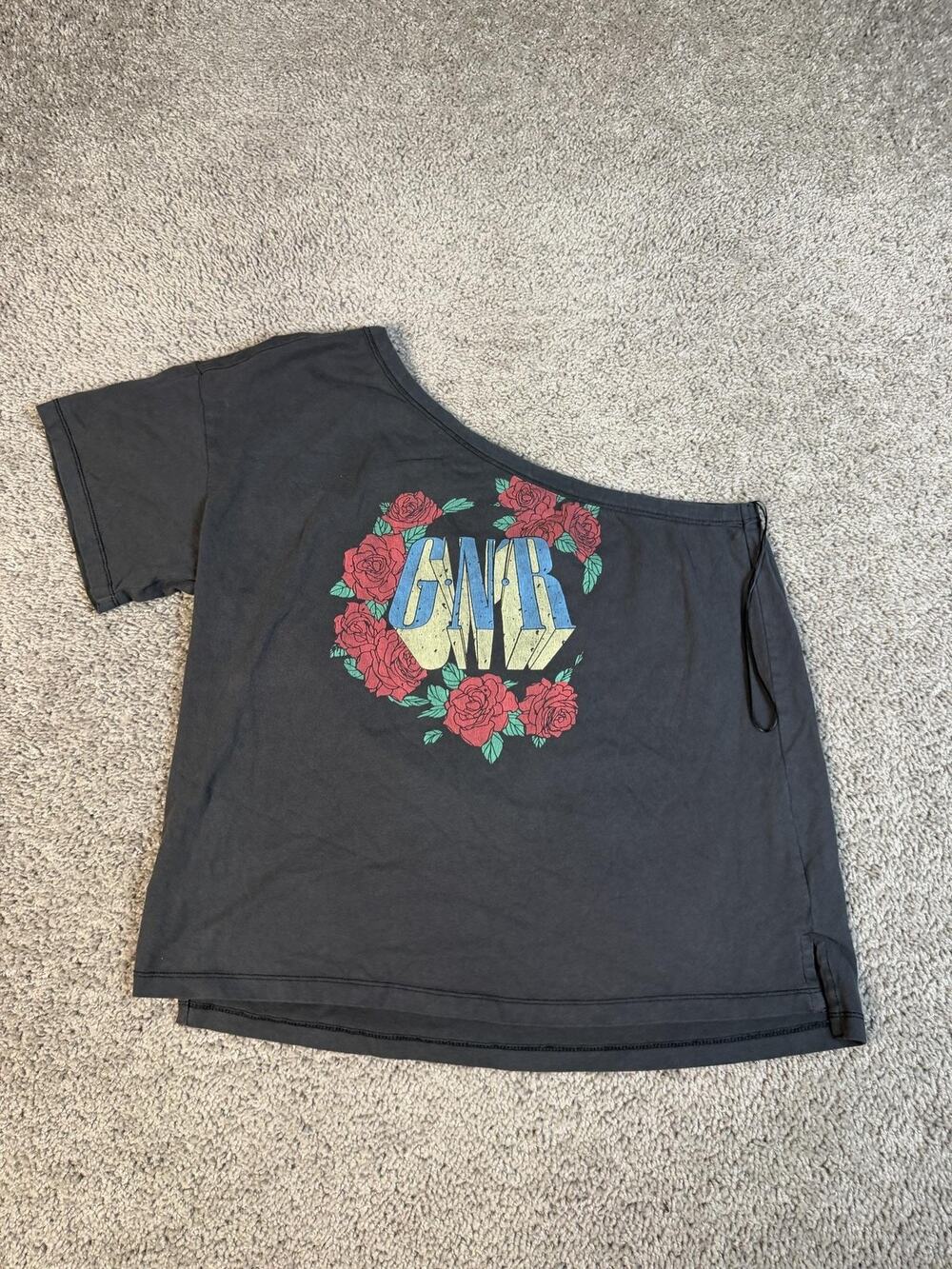 Anthropologie Guns N Roses Pilcro Shirt Womens L One Cold Shoulder GNR Gray